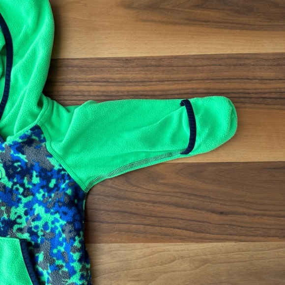 The North Face Infant Glacier Onesie Krypton Green Marble Camo Sz. 6-12 Months - Picture 4 of 8